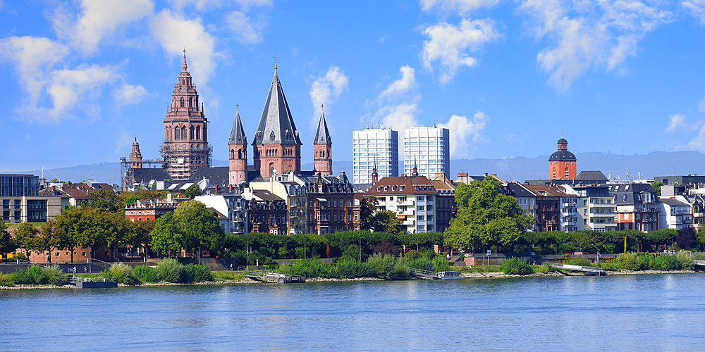 Mainz city center viewed from Rhine River, Mainz, Rhineland-Palatinate, Germany, Europe