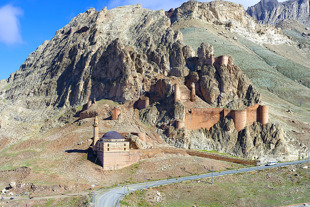 Ancient Urartu fortress near the Ishak Pasha Palace, Dogubayazit, Turkey, Asia Minor, Asia