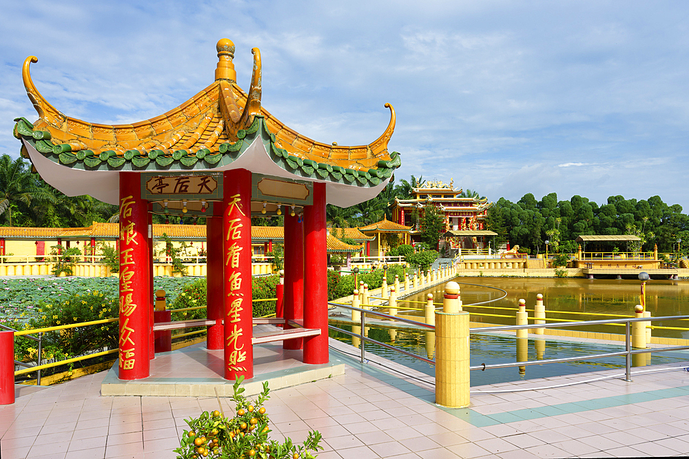 Seen Hock Yeen, Well-known Confucius Temple for bringing luck to students, Kiosk and bridge, Chemor, Perak, Malaysia