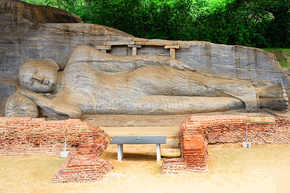 Reclining Buddha statue, Polonnaruwa ruins of the garden-city created by Parakramabahu the Great in the 12th century, Polonnaruwa, Sri Lanka