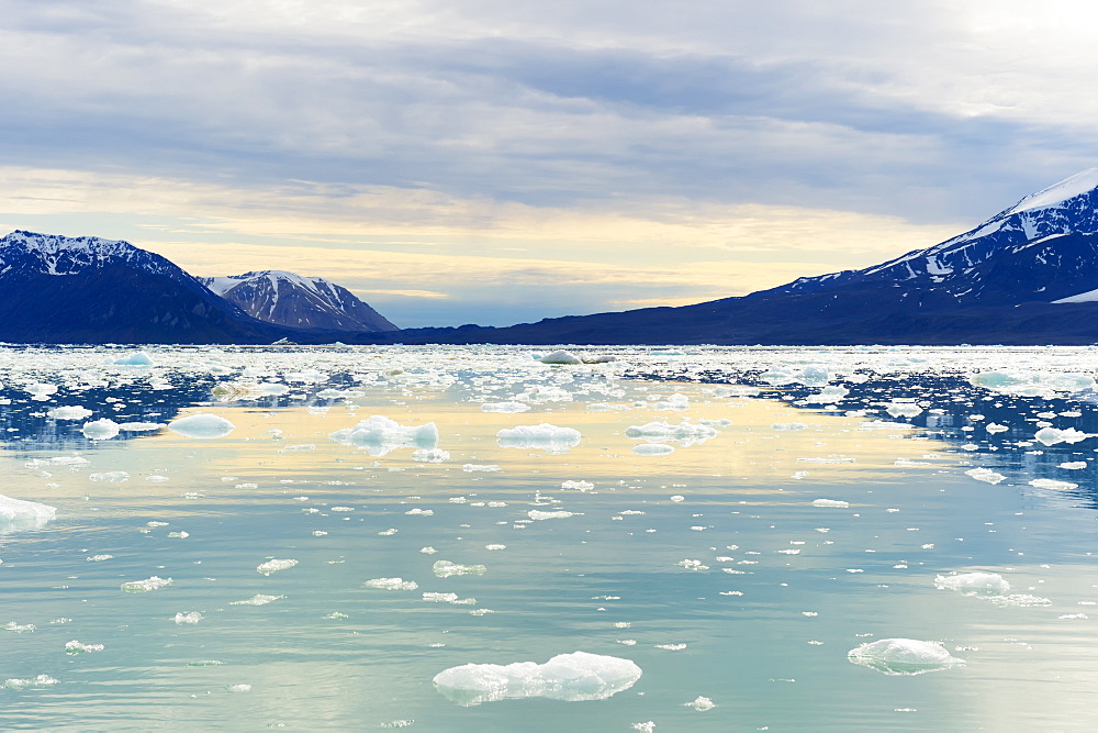 Lilliehook glacier in Lilliehook fjord, a branch of Cross Fjord, Spitsbergen Island, Svalbard Archipelago, Arctic, Norway, Scandinavia, Europe