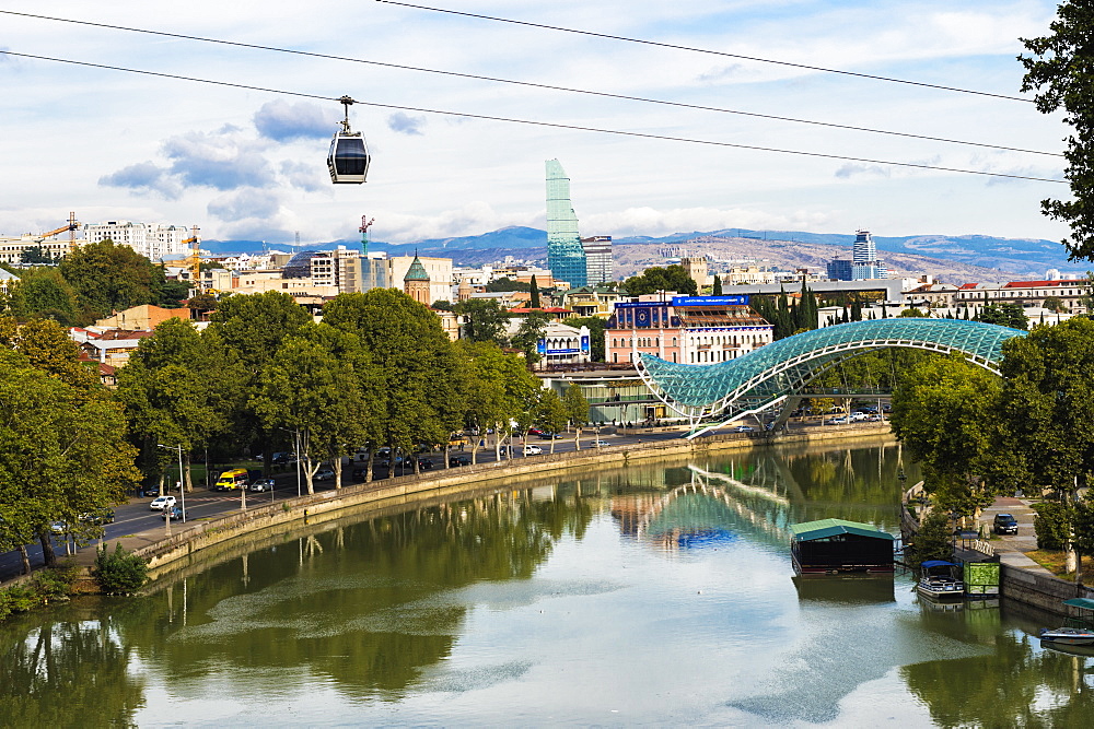 Peace Bridge over the Mtkvari River, designed by Italian architect Michele de Lucci, Tbilisi, Georgia, Caucasus, Asia