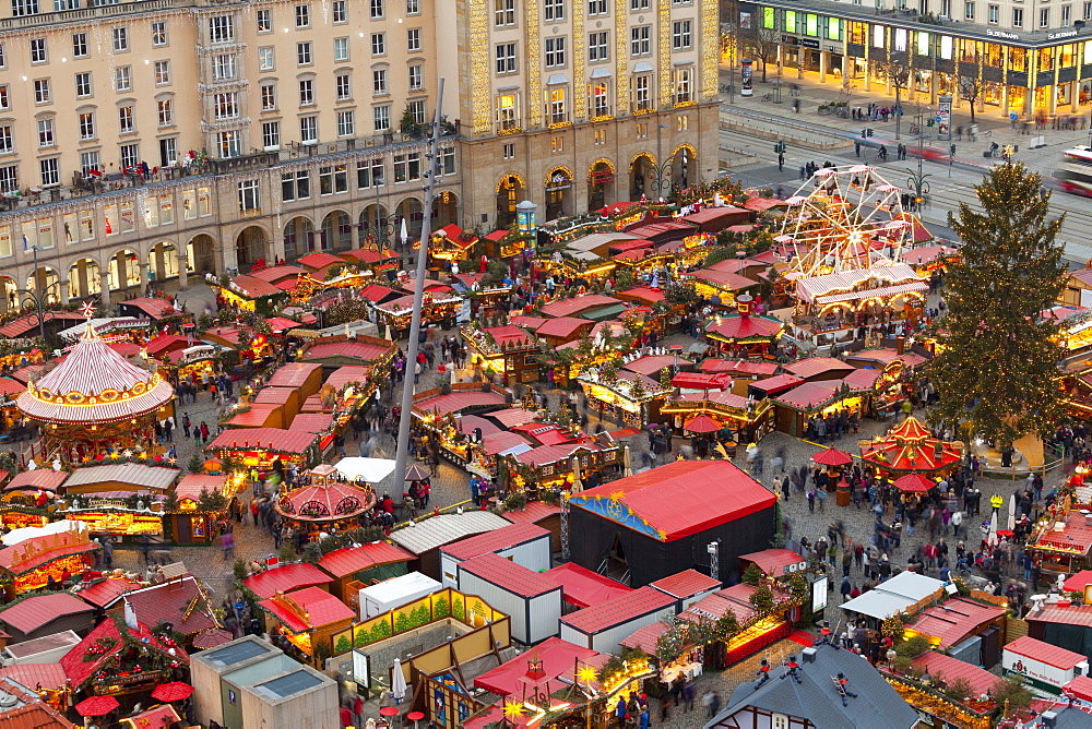 Overview of the Dresden Strietzelmarkt Christmas Market, Dresden, Saxony, Germany, Europe