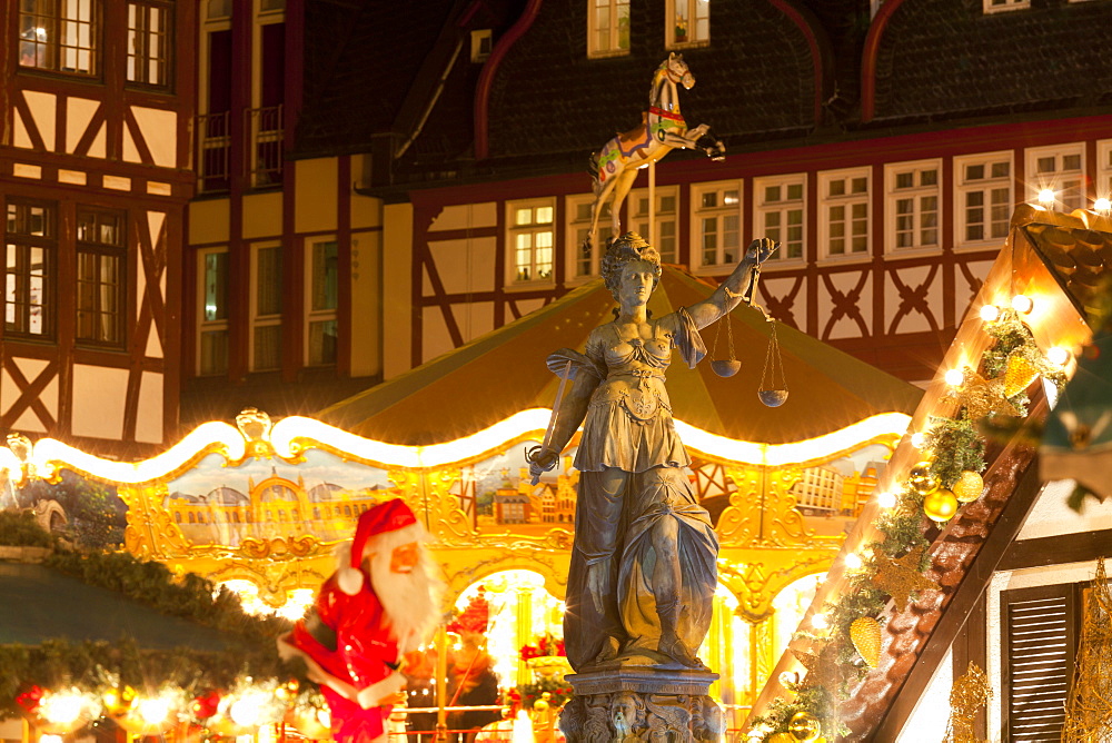 Christmas Market in Romerberg, Frankfurt, Germany, Europe