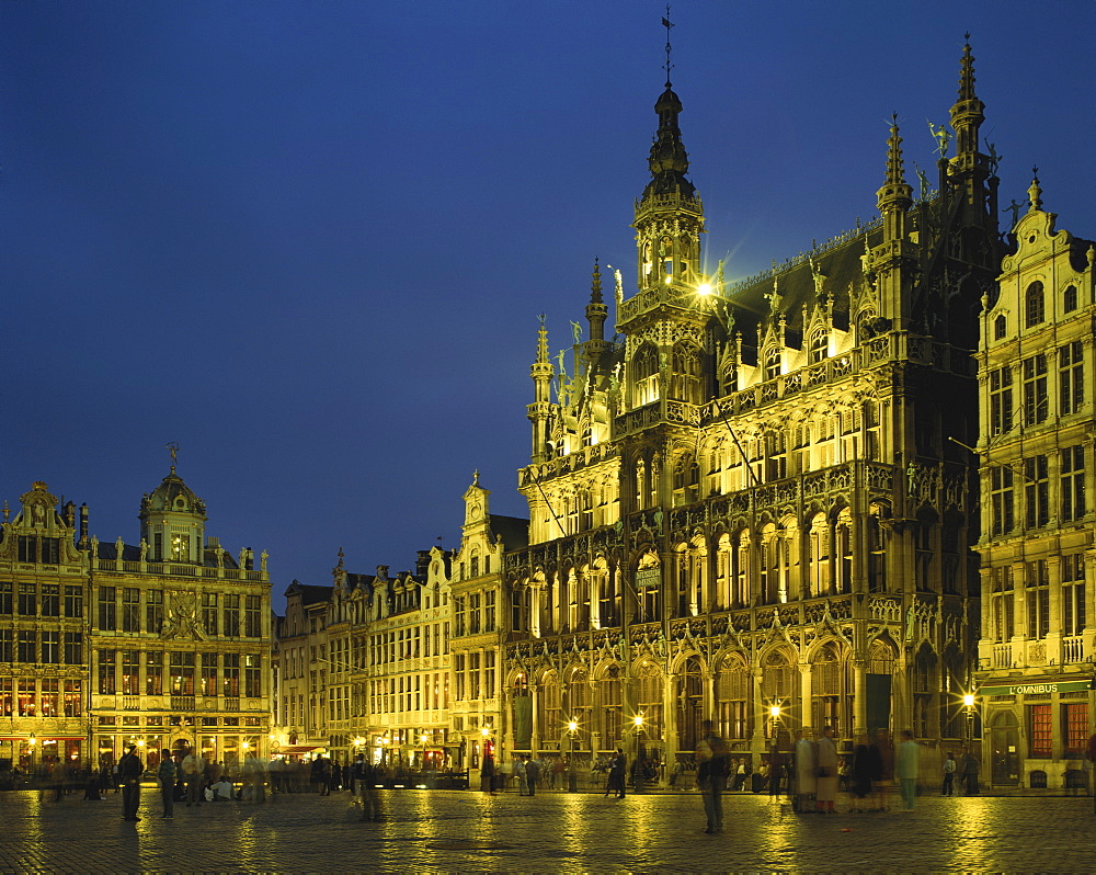 Belgium, Brussels, Grand Place, Maison du Roi illuminated at night