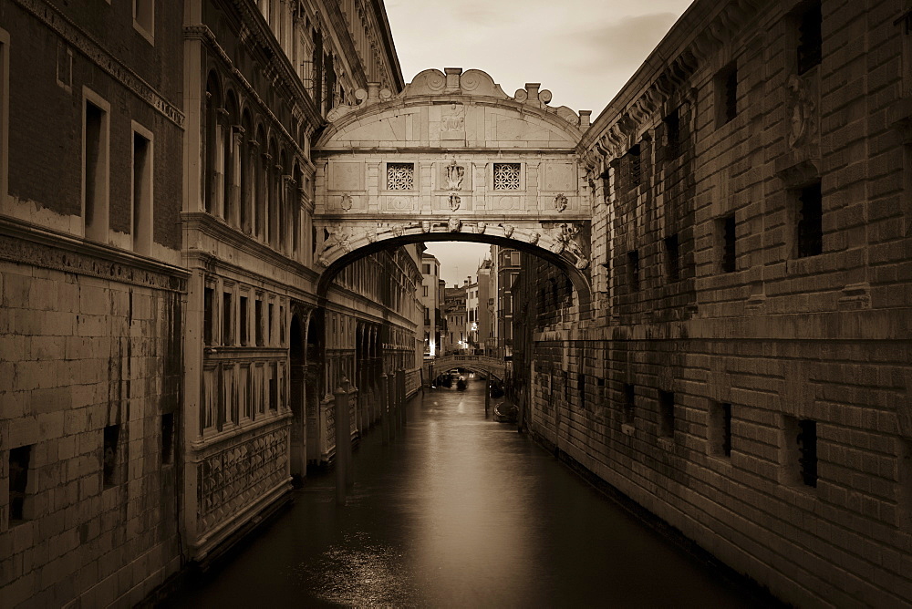 The Bridge of Sighs, Venice, UNESCO World Heritage Site, Veneto, Italy, Europe