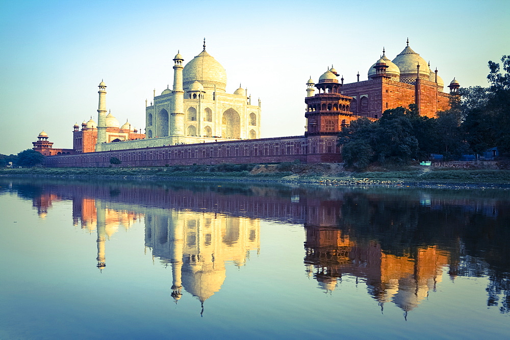 The Taj Mahal reflected in the Yamuna River, UNESCO World Heritage Site, Agra, Uttar Pradesh, India, Asia 