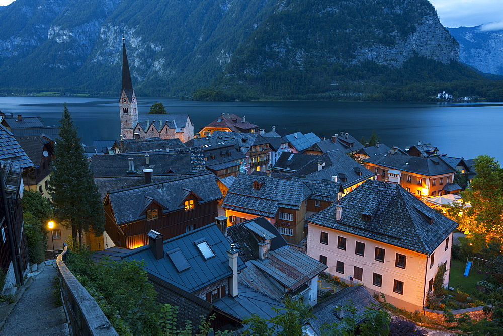 Village of Hallstatt illuminated at dusk, UNESCO World Heritage Site, Hallstattersee, Oberosterreich (Upper Austria), Austria, Europe