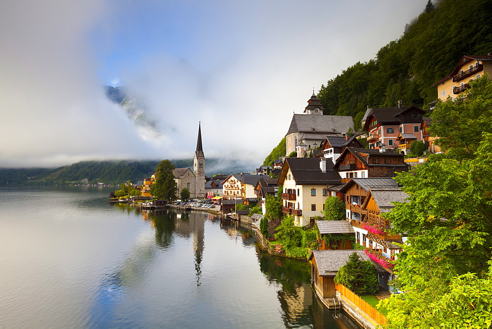 Village of Hallstatt, UNESCO World Heritage Site, Hallstattersee, Oberosterreich (Upper Austria), Austria, Europe