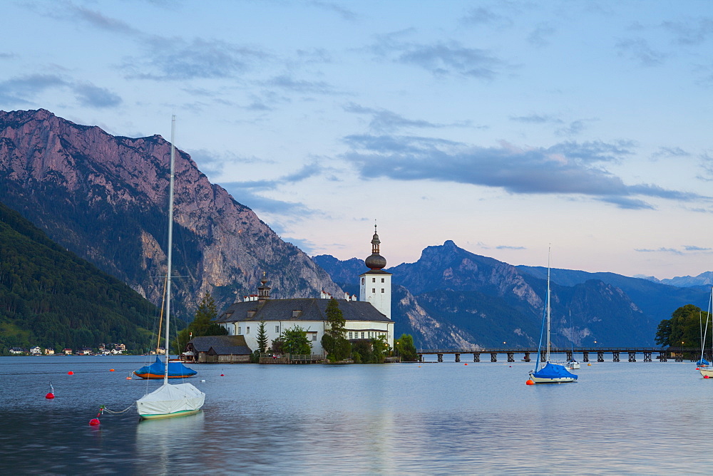 Picturesque Schloss Ort, Lake Traunsee, Gmunden, Salzkammergut, Upper Austria, Austria, Europe