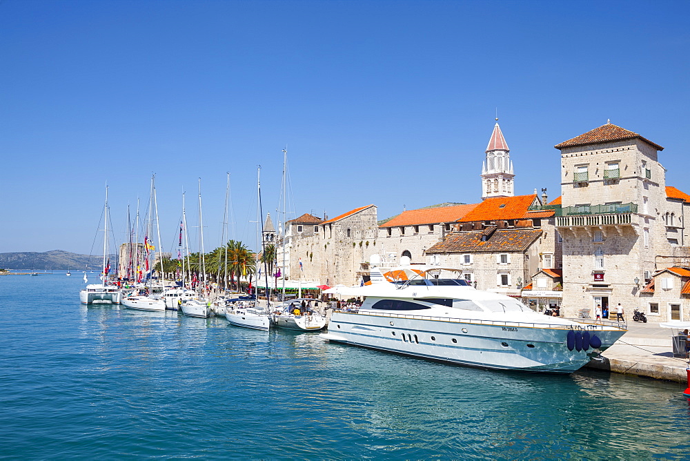 Trogir's historic Stari Grad (Old Town) defensive walls and harbour, Trogir, Dalmatia, Croatia, Europe