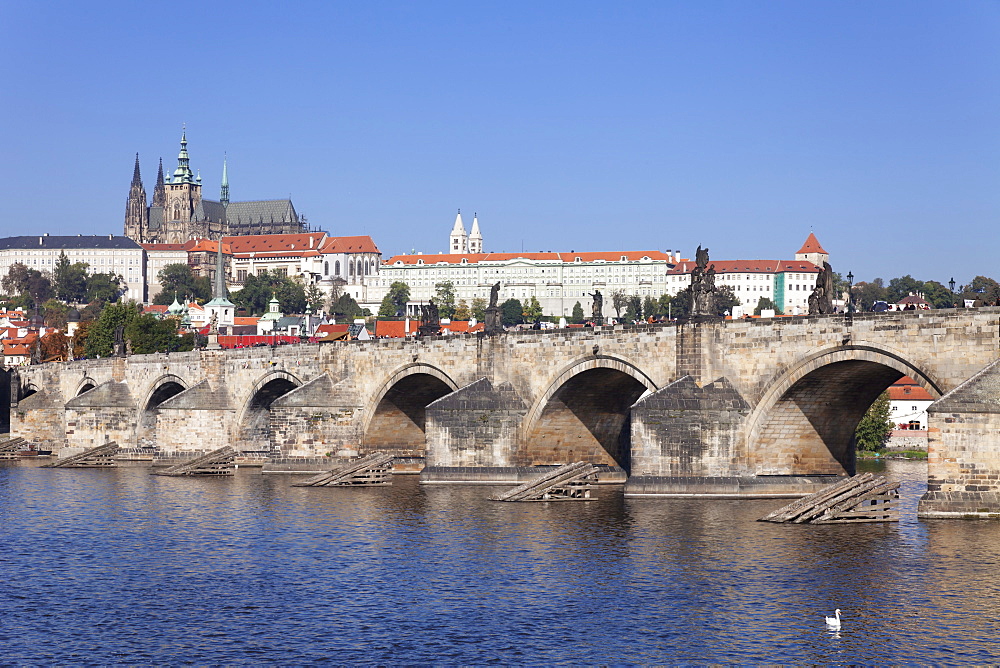 View over the River Vltava to Charles Bridge and the Castle District with St. Vitus Cathedral and Royal Palace, UNESCO World Heritage Site, Prague, Bohemia, Czech Republic, Europe