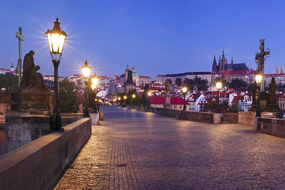 Illuminated Charles Bridge and Castle District with Hradcany, St. Vitus Cathedral and Royal Palace, UNESCO World Heritage Site, Prague, Bohemia, Czech Republic, Europe 