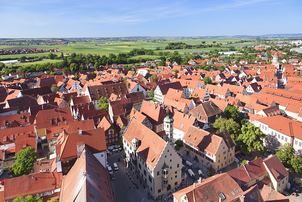 Old town with Town Hall and Lopsinger Tor Gate, Nordlingen, Romantic Road, Bavarian Swabia, Bavaria, Germany, Europe