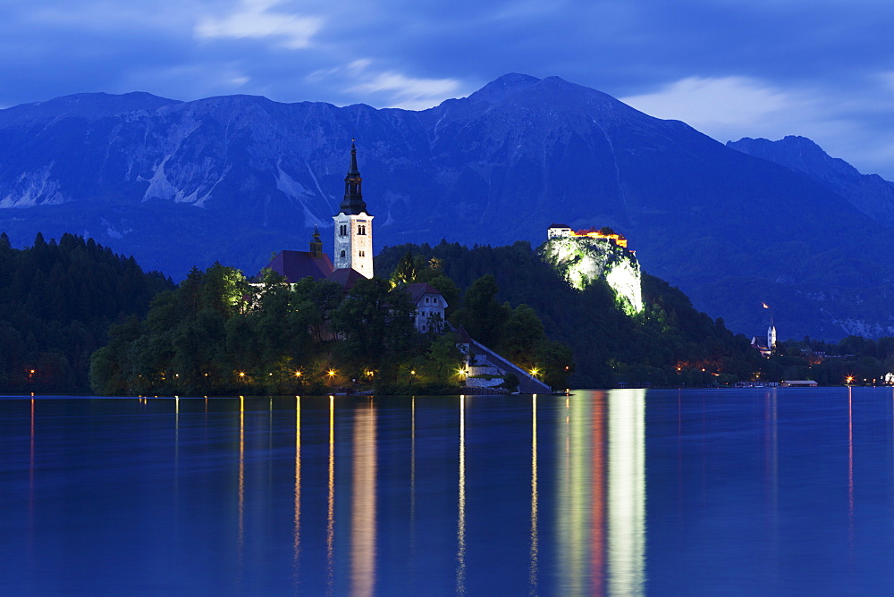 Blejski Otok Island with Santa Maria Church, Bled Castle, Lake Bled, Gorenjska, Julian Alps, Slovenia, Europe