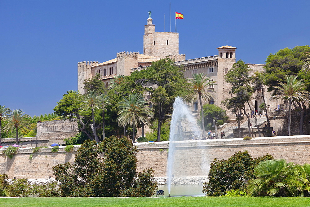 Almudaina Palace at Parc de la Mar, Palma de Mallorca, Majorca (Mallorca), Balearic Islands, Spain, Mediterranean, Europe