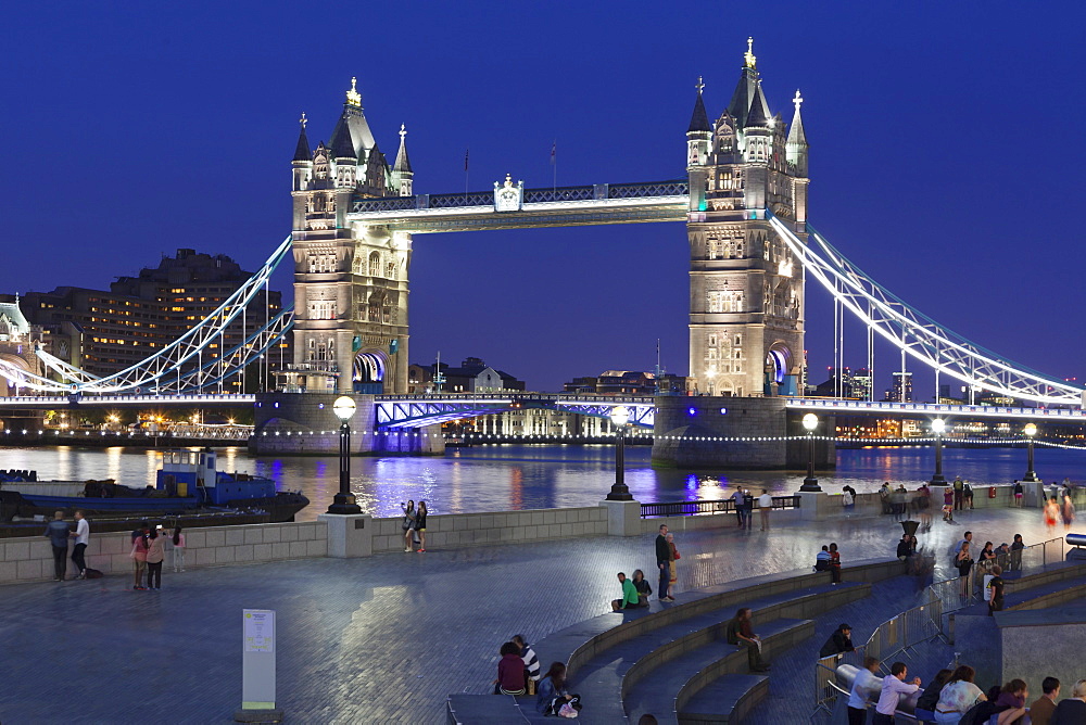 Tourists in front of City Hall, River Thames and Tower Bridge, London, England, United Kingdom, Europe