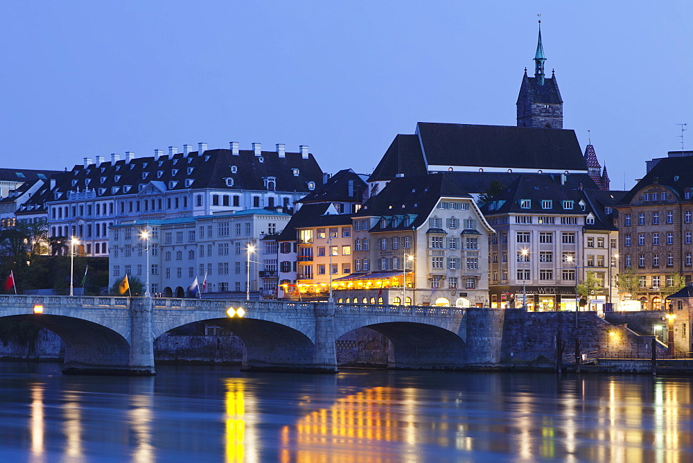 Mittlere Rheinbrucke Bridge and Martinskirche Church, Grossbasel, Basel, Canton Basel Stadt, Switzerland, Europe