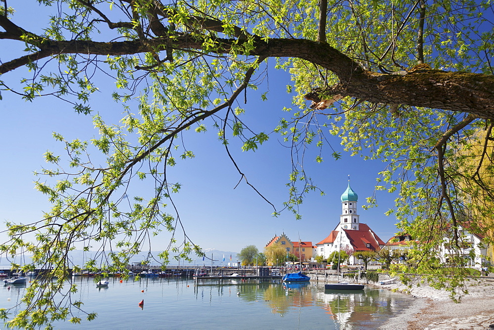 St.. Georg Church and Castle, Peninsula of Wasserburg, Lake Constance, Schwaben, Bavaria, Germany, Europe 