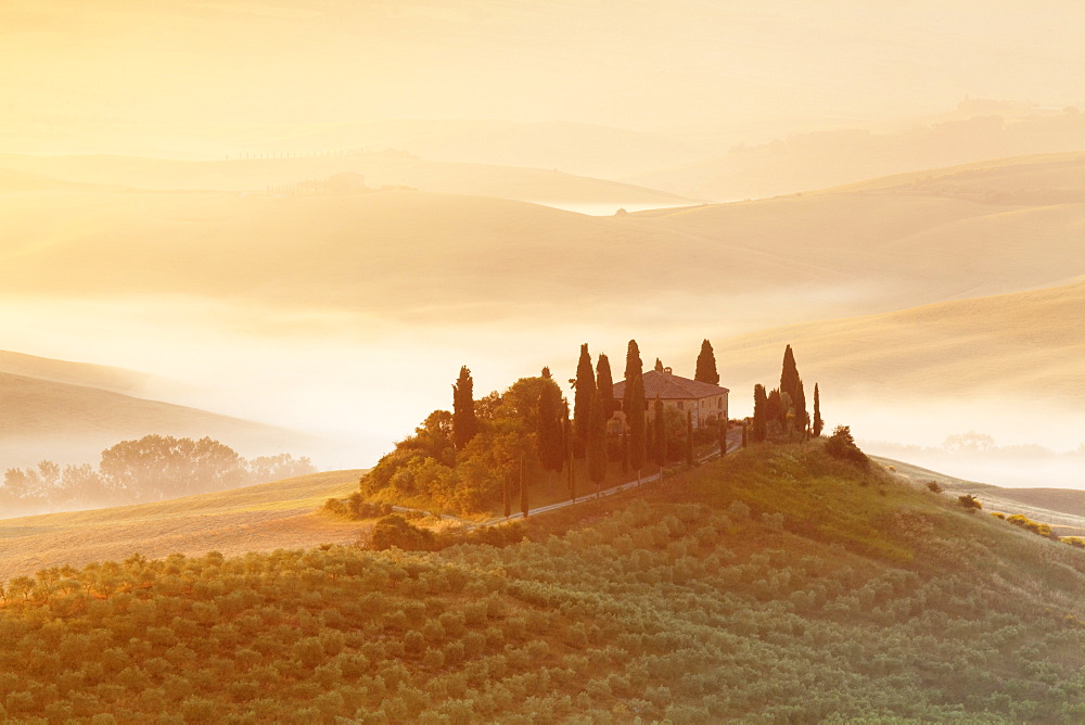 Farm house Belvedere at sunrise, near San Quirico, Val d'Orcia (Orcia Valley), UNESCO World Heritage Site, Siena Province, Tuscany, Italy, Europe