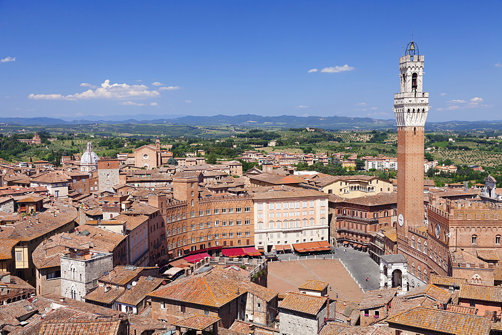 View over the old town including Piazza del Campo with Palazzo Pubblico town hall and Torre del Mangia Tower, Siena, UNESCO World Heritage Site, Siena Province, Tuscany, Italy, Europe