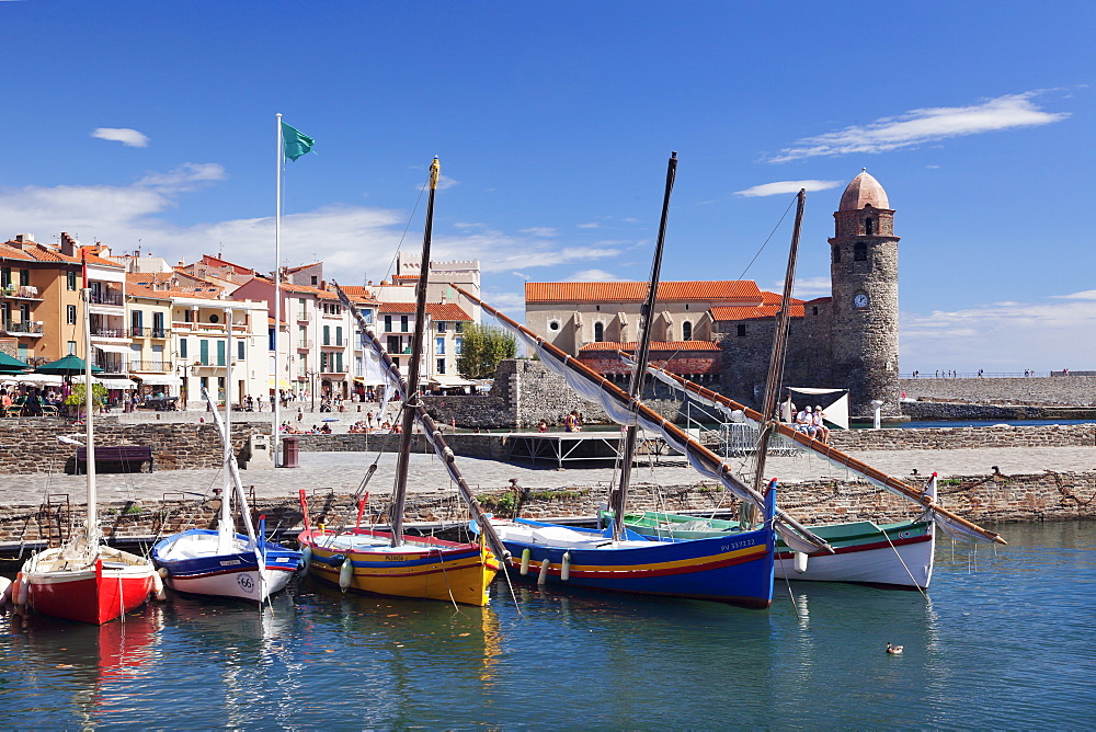 Traditional fishing boats at the port, fortress church Notre Dame des Anges, Collioure, Pyrenees-Orientales, Languedoc-Roussillon, France, Mediterranean, Europe