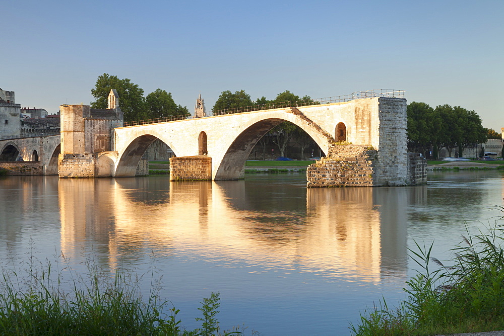 Bridge St. Benezet over Rhone River, UNESCO World Heritage Site, Avignon, Vaucluse, Provence, Provence-Alpes-Cote d'Azur, France, Europe