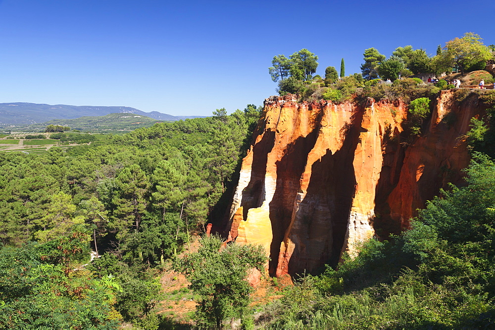 Les Sentiers des Ocres, Ochre Rocks, Roussillon, Provence, Provence-Alpes-Cote d'Azur, Southern France, France, Europe