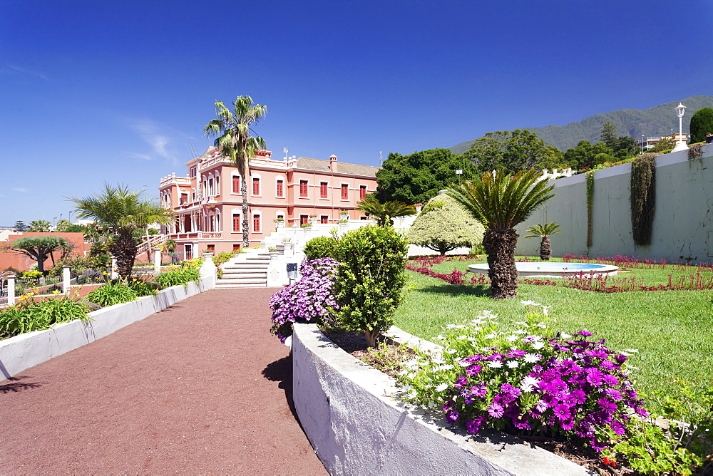 Jardin Marquesado de la Quinta Gardens, Liceo de Taoro in the background, La Orotava, Tenerife, Canary Islands, Spain, Europe