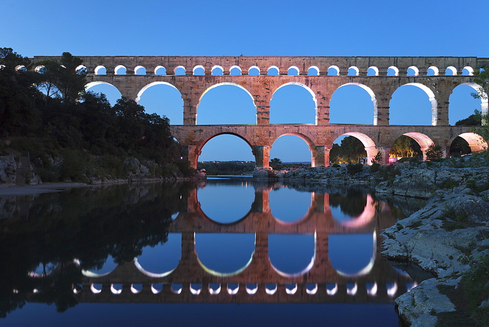 Pont du Gard, Roman aqueduct, UNESCO World Heritage Site, River Gard, Languedoc-Roussillon, France, Europe