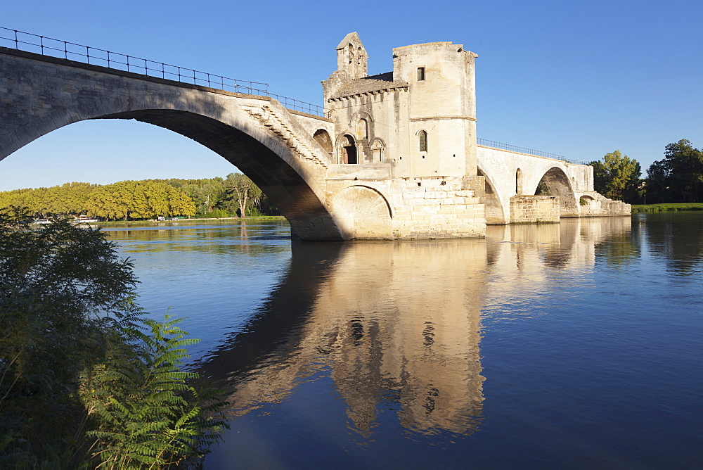 Bridge St. Benezet over Rhone River, UNESCO World Heritage Site, Avignon, Vaucluse, Provence-Alpes-Cote d'Azu, France, Europe