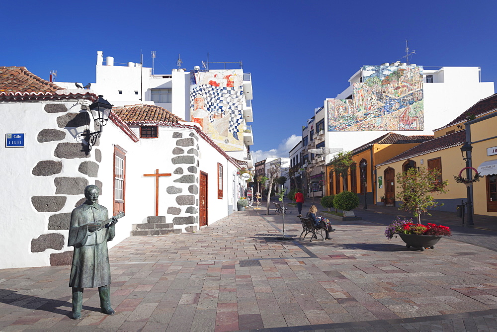 Wall painting, Plaza Espana in the old town of Los Llanos de Adriane, La Palma, Canary Islands, Spain, Europe