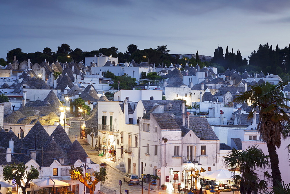 Trulli, traditional houses, Rione Monti area, Alberobello, UNESCO World Heritage Site, Valle d'Itria, Bari district, Puglia, Italy, Europe