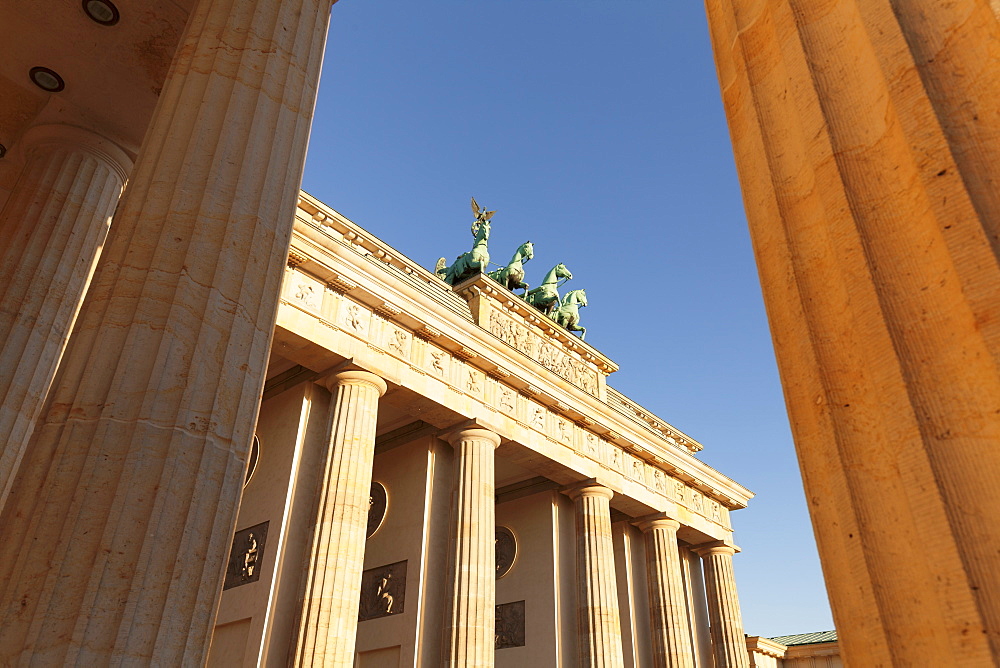 Brandenburg Gate (Brandenburger Tor) at sunrise, Quadriga, Berlin Mitte, Berlin, Germany, Europe