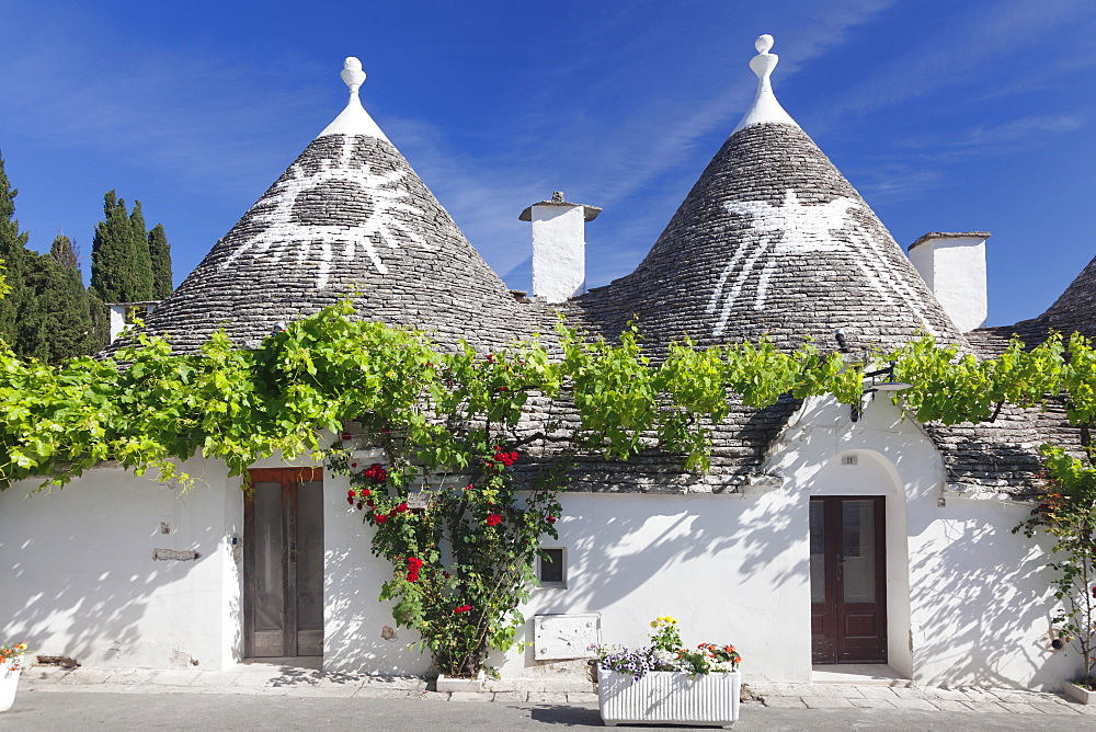 Trulli, traditional houses, Rione Monti area, Alberobello, UNESCO World Heritage Site, Valle d'Itria, Bari district, Puglia, Italy, Europe