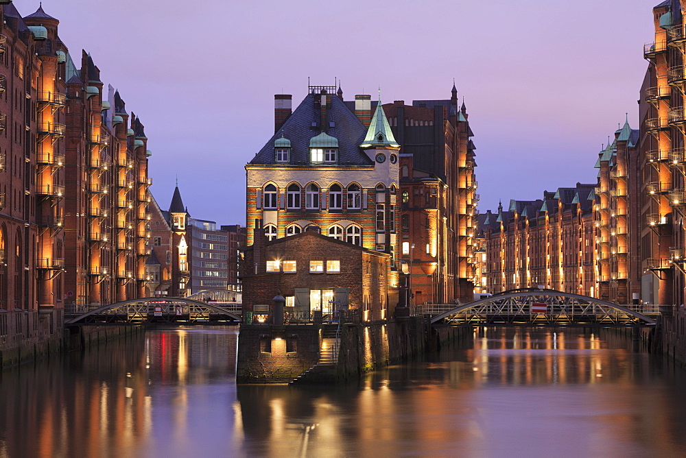 Water castle (Wasserschloss), Speicherstadt, Hamburg, Hanseatic Citiy, Germany, Europe