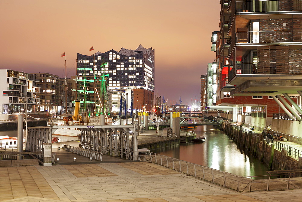 Magellan Terrassen terraces, Sandtorhafen port, Elbphilharmonie, HafenCity, Hamburg, Hanseatic City, Germany, Europe