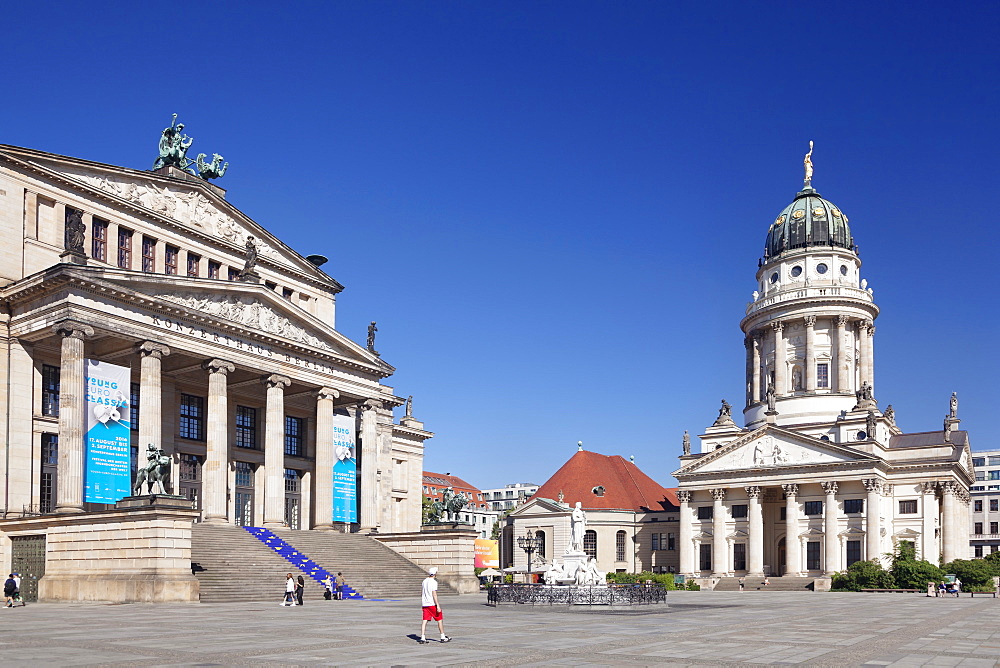 Franzoesischer Dom (French Cathedral), Schiller memorial, Konzerthaus (concert hall), Gendarmenmarkt, Mitte, Berlin, Germany, Europe