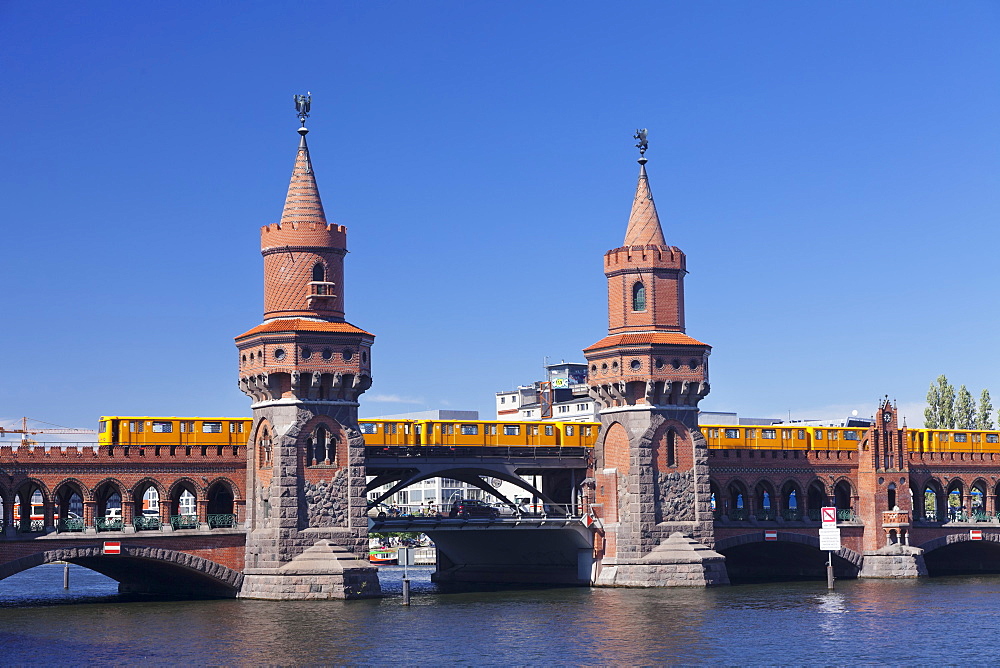 Oberbaum Bridge between Kreuzberg and Friedrichshain, Metro Line 1, Spree River, Berlin, Germany, Europe