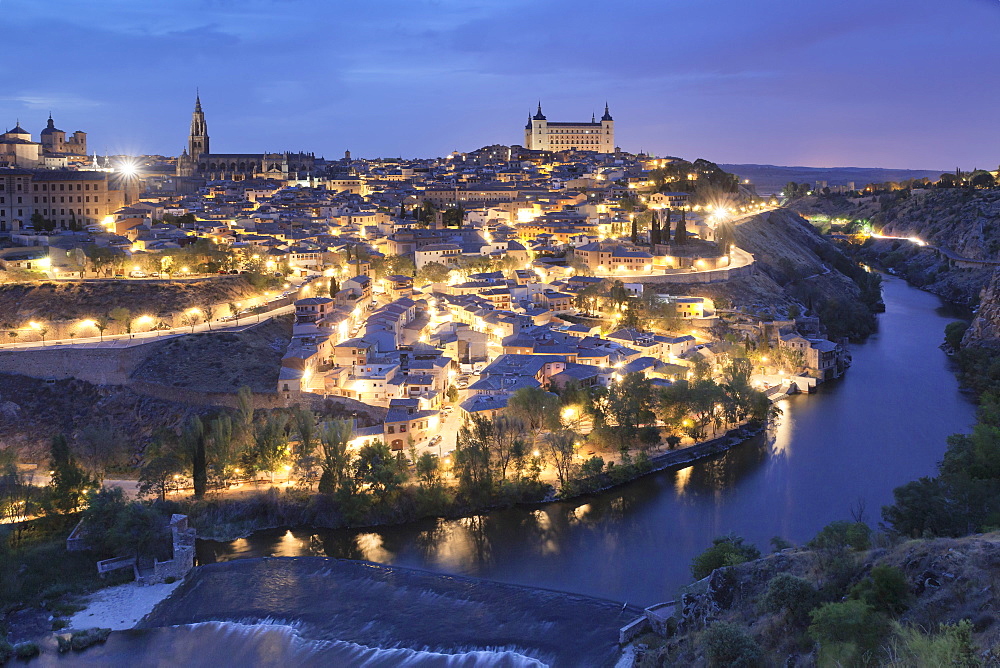 View over Tajo River at Santa Maria Cathedral and Alcazar, UNESCO World Heritage Site, Toledo, Castilla-La Mancha, Spain, Europe