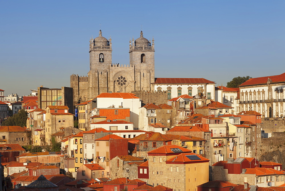 Se Cathedral at sunset, Ribeira District, UNESCO World Heritage Site, Porto (Oporto), Portugal, Europe