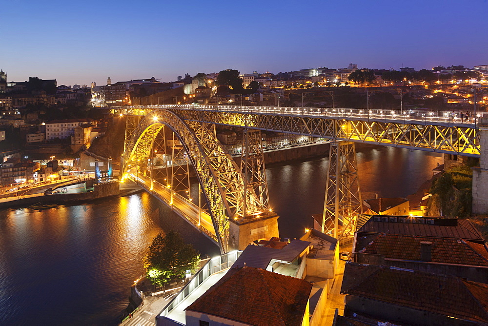 Ponte Dom Luis I Bridge, UNESCO World Heritage Site, Douro River, Porto (Oporto), Portugal, Europe