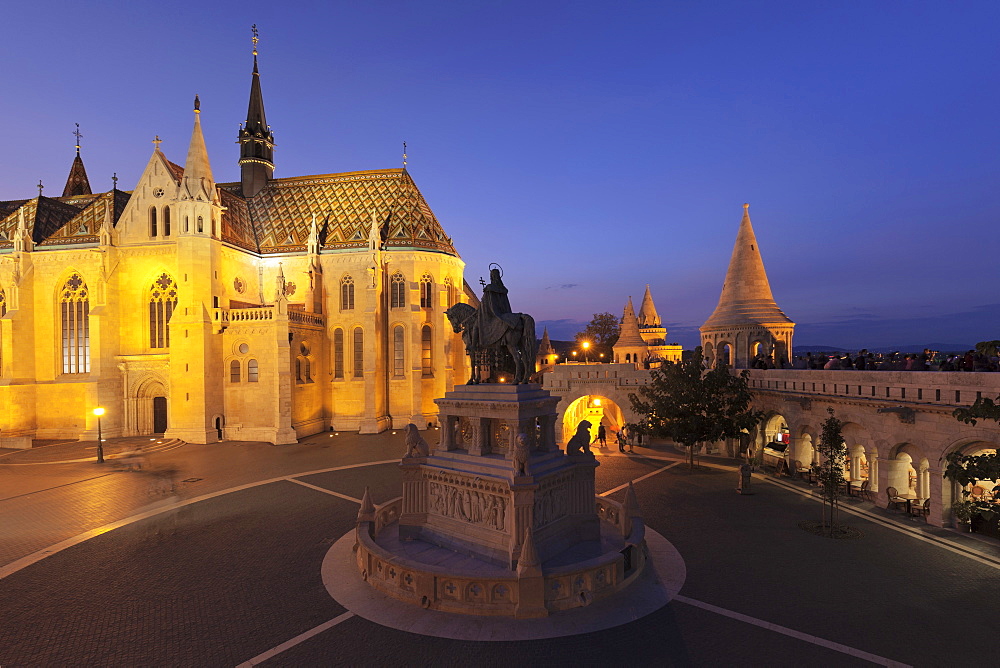 Equestrian statue of King Stephen I, Matthias Church, Fisherman's Bastion, Budapest, Hungary, Europe