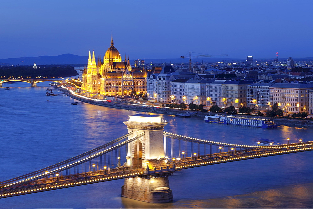 View over Danube River to Chain Bridge and Parliament, UNESCO World Heritage Site, Budapest, Hungary, Europe