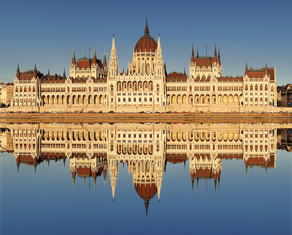 Parliament Building at sunset, Danube River, UNESCO World Heritage Site, Budapest, Hungary, Europe