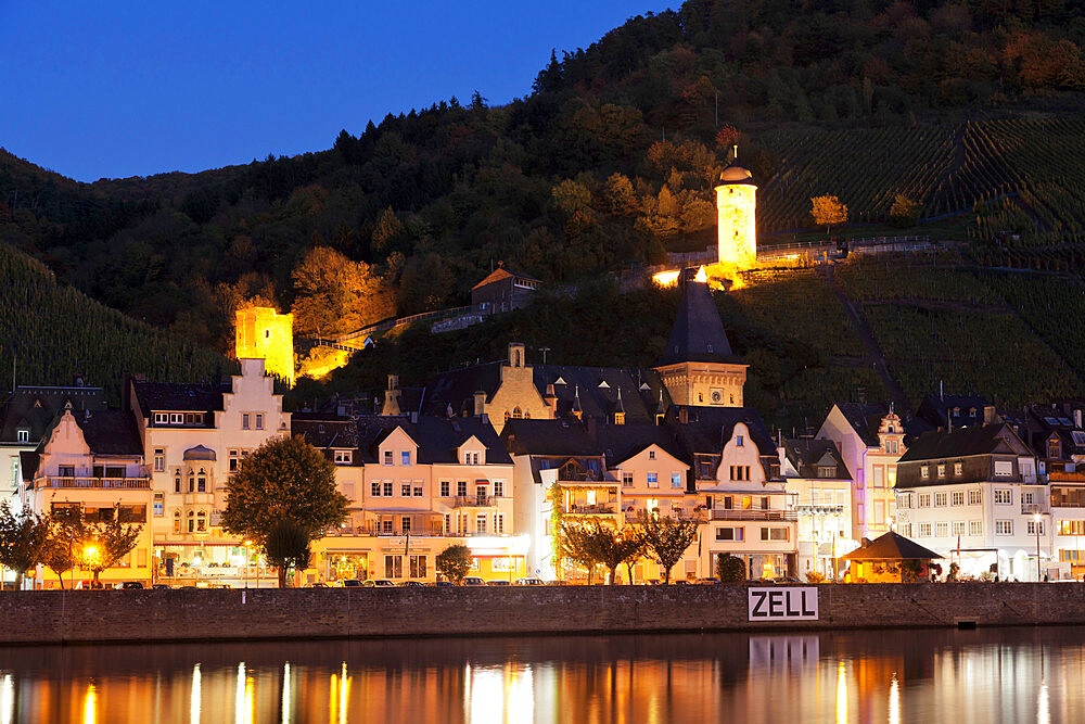 Zell an der Mosel, Runder Turm Tower, Moselle River, Rhineland-Palatinate, Germany, Europe