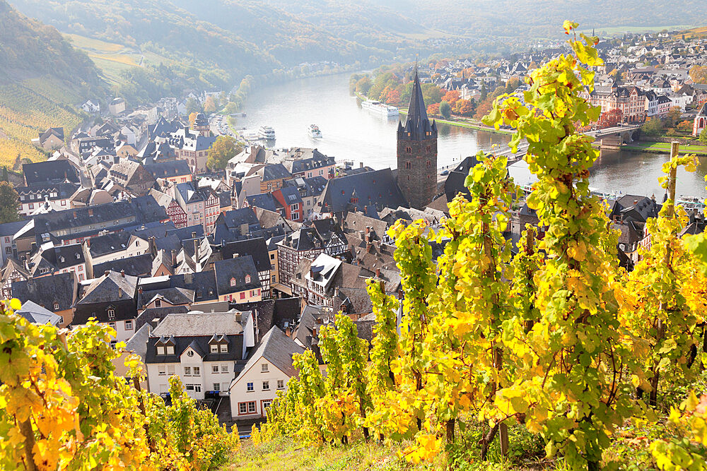 Bernkastel-Kues in autumn, Moselle Valley, Rhineland-Palatinate, Germany, Europe