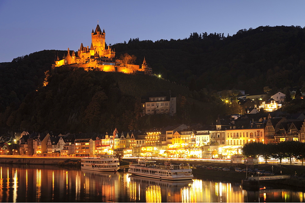 View over Moselle River to Reichsburg Castle, Cochem, Rhineland-Palatinate, Germany, Europe