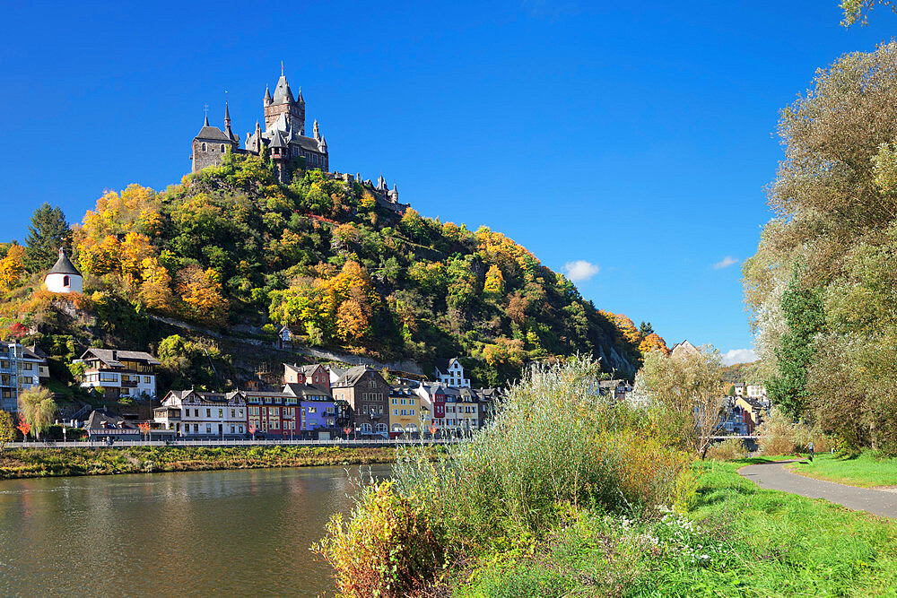 View over Moselle River to Reichsburg Castle, Cochem, Rhineland-Palatinate, Germany, Europe