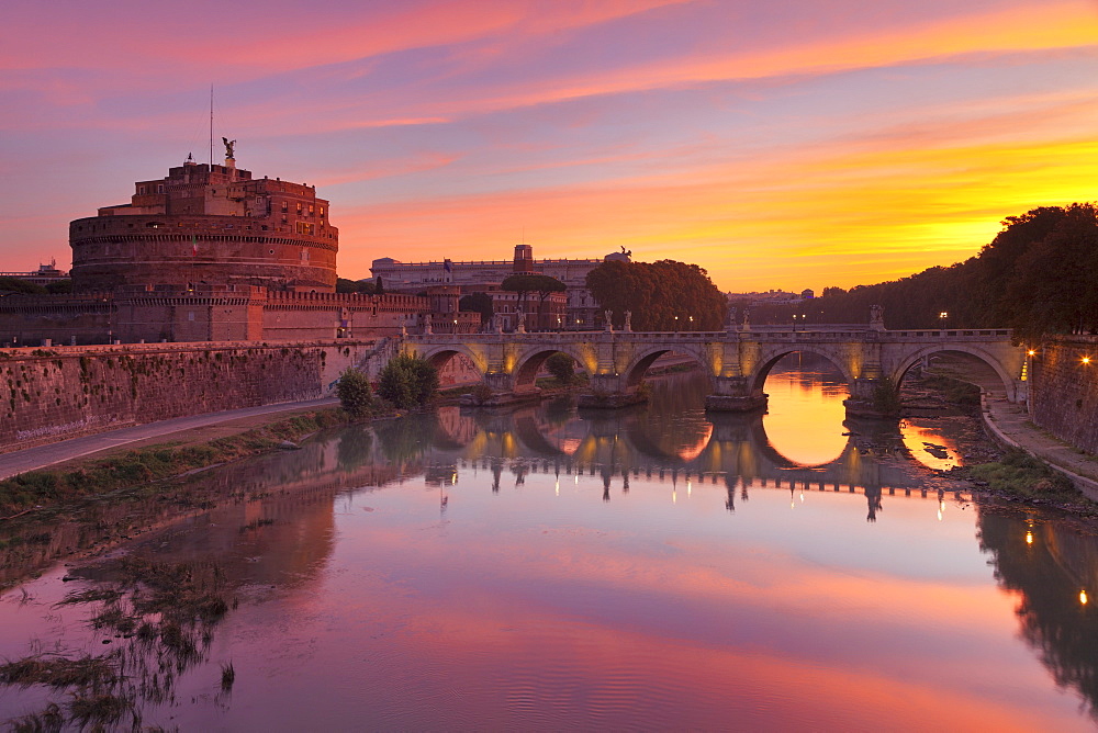 Mausoleum of Hadrian, Castel Sant'Angelo, Ponte Sant'Angelo Bridge, UNESCO World Heritage Site, Tiber River, Rome, Lazio, Italy, Europe